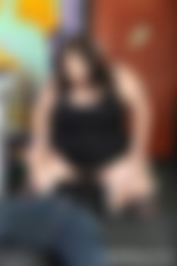 FatSitting.com [Photo]/Face Sitting & Smothering with Viktorie/032.jpg